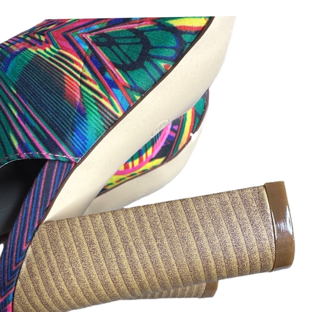 NEW Liliana 5” Psychedelic Pop Disco Double Buckle Fabric Peep Toe Pumps - Picture 4 of 5